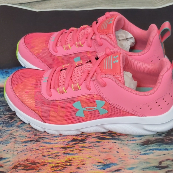 Under armour youth ga assert 8 shoes size 4y - Picture 5 of 8